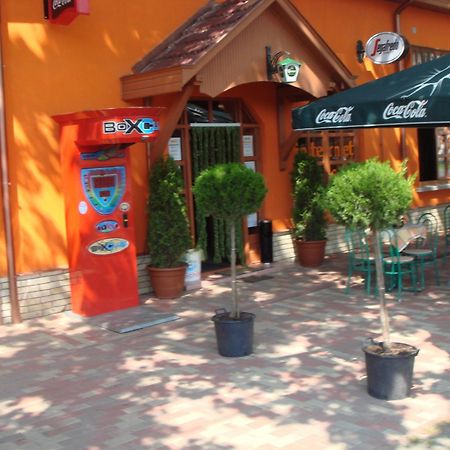 Platan Panzio Bed & Breakfast Nagyszenas Exterior photo