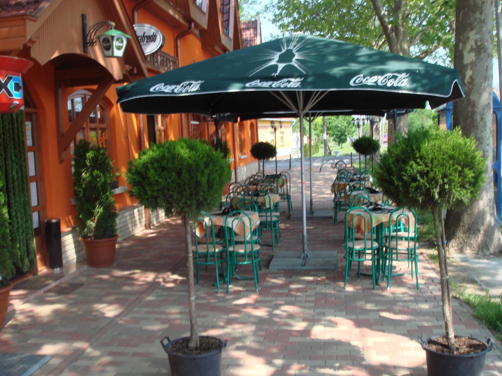 Platan Panzio Bed & Breakfast Nagyszenas Exterior photo